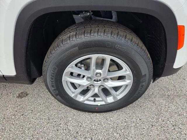 New 2026 Bright White Clear-Coat Exterior Paint Jeep Laredo X image 17