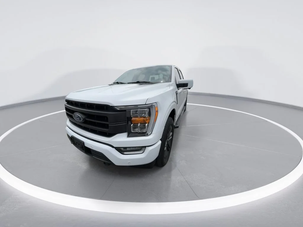 Used 2023 White Ford Lariat image 3
