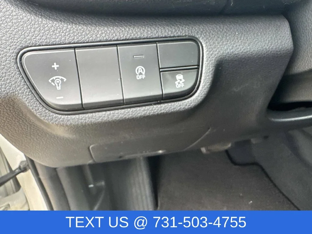 Used 2025 White Kia S image 32