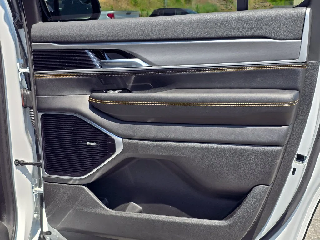 New 2026 White Jeep  image 38
