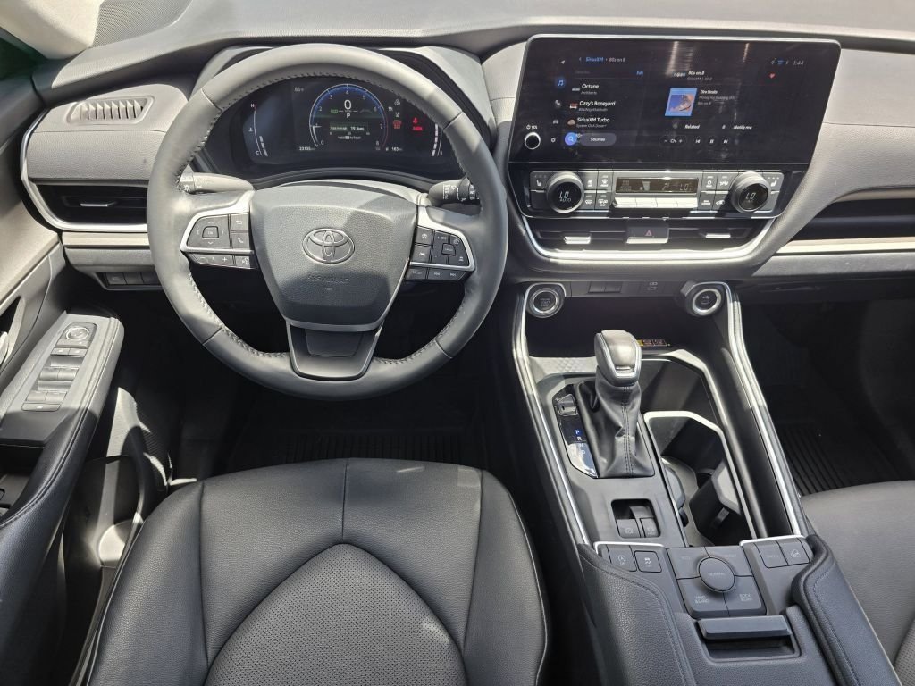 Used 2024 Wind Chill Pearl Toyota XLE image 31