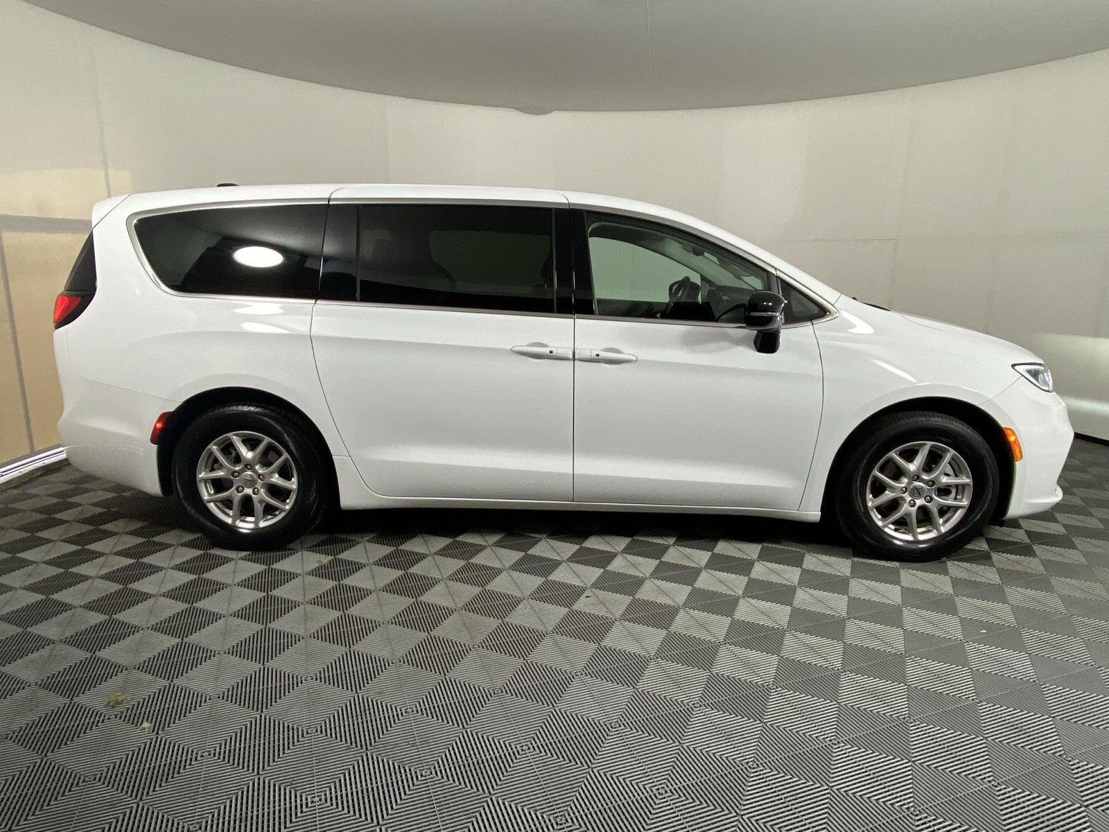 Used 2024 Bright White Clearcoat Chrysler Touring L image 3