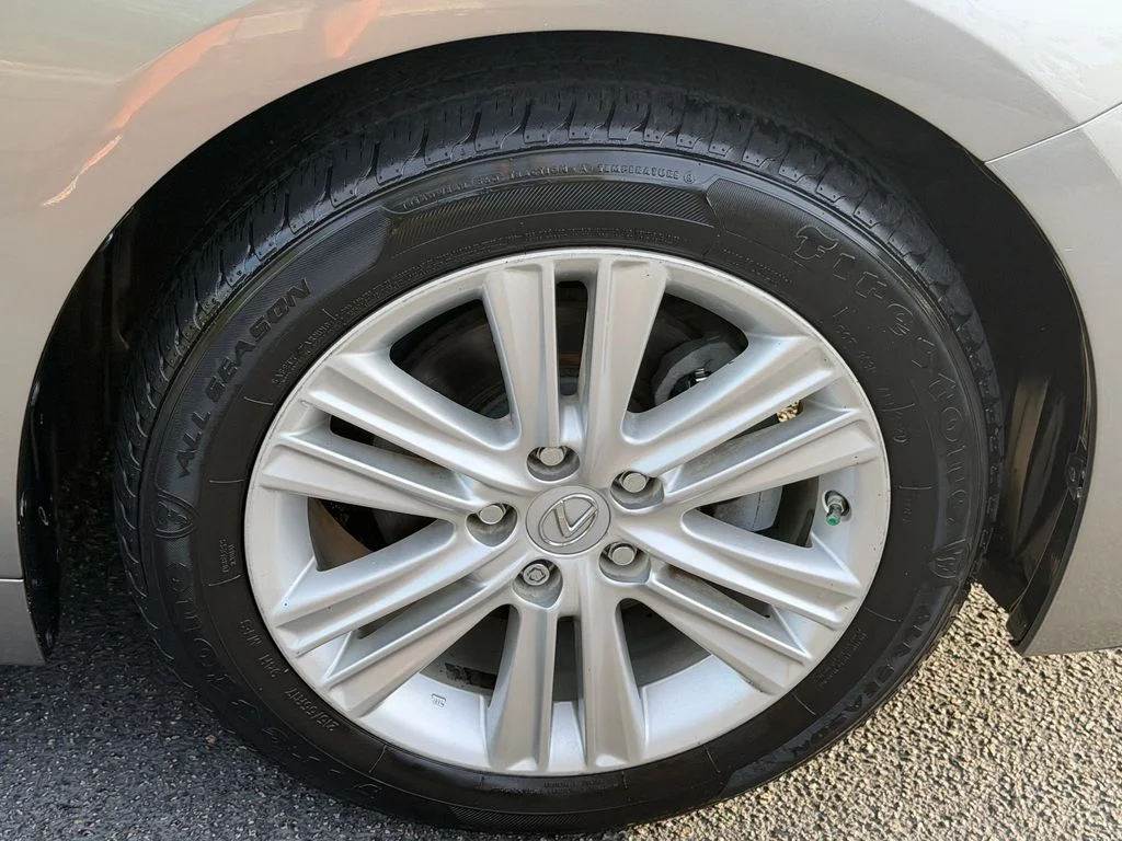 Used 2015 Silver Lexus 350 image 19