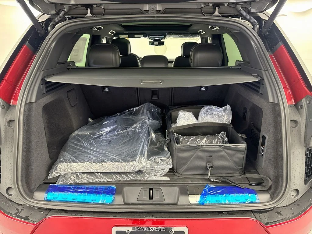 New 2026 Firenze Red Land Rover Dynamic SE image 27