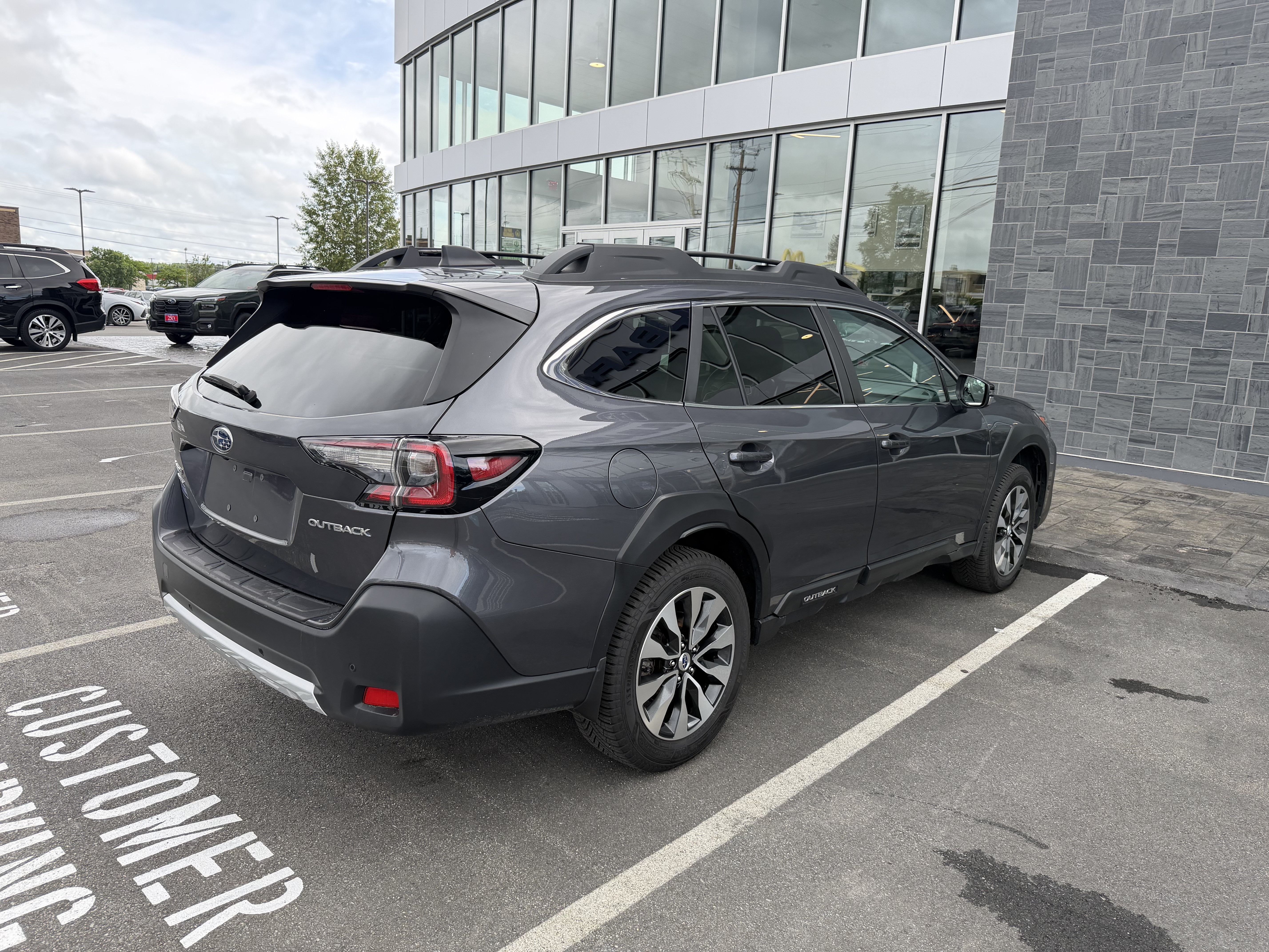 Used 2024 Magnetite Gray Metallic Subaru Limited image 5