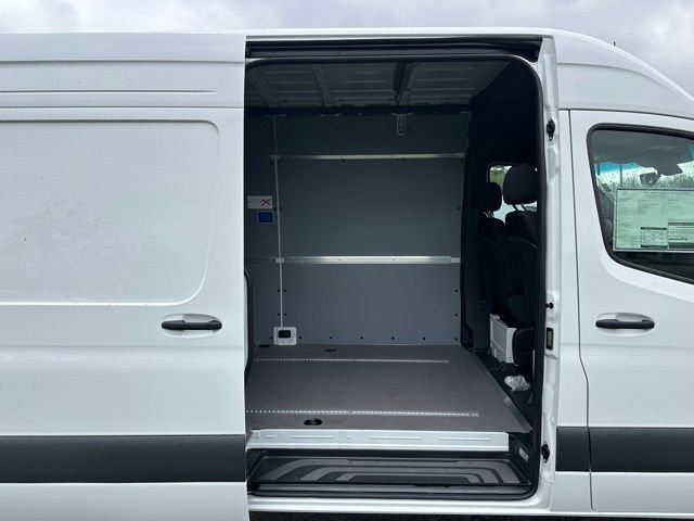 New 2026 Arctic White Mercedes-Benz Cargo 170 WB image 20