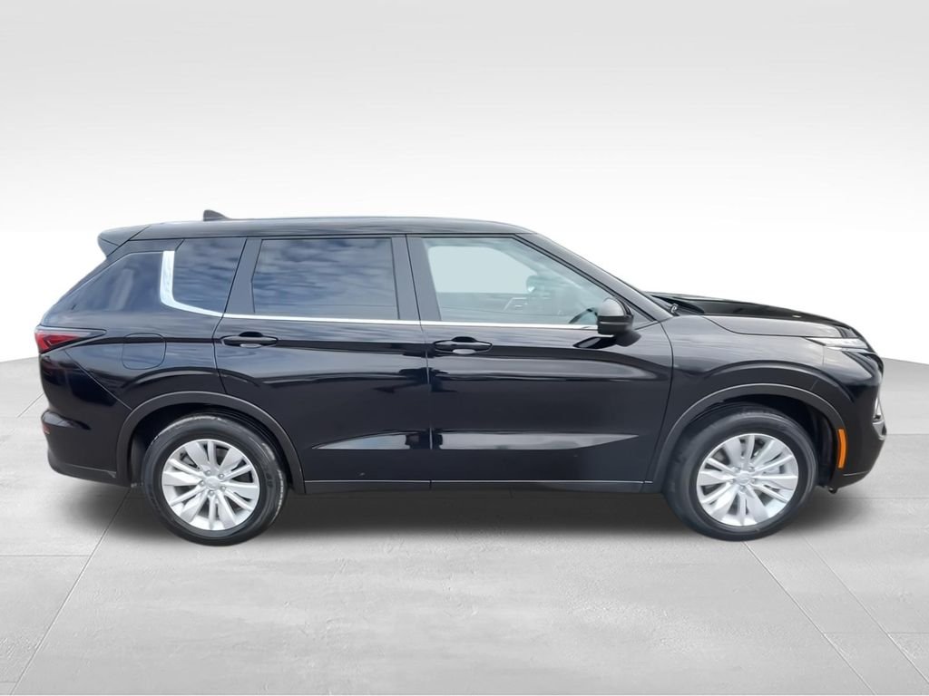 2026 Mitsubishi Outlander ES - Photo 9