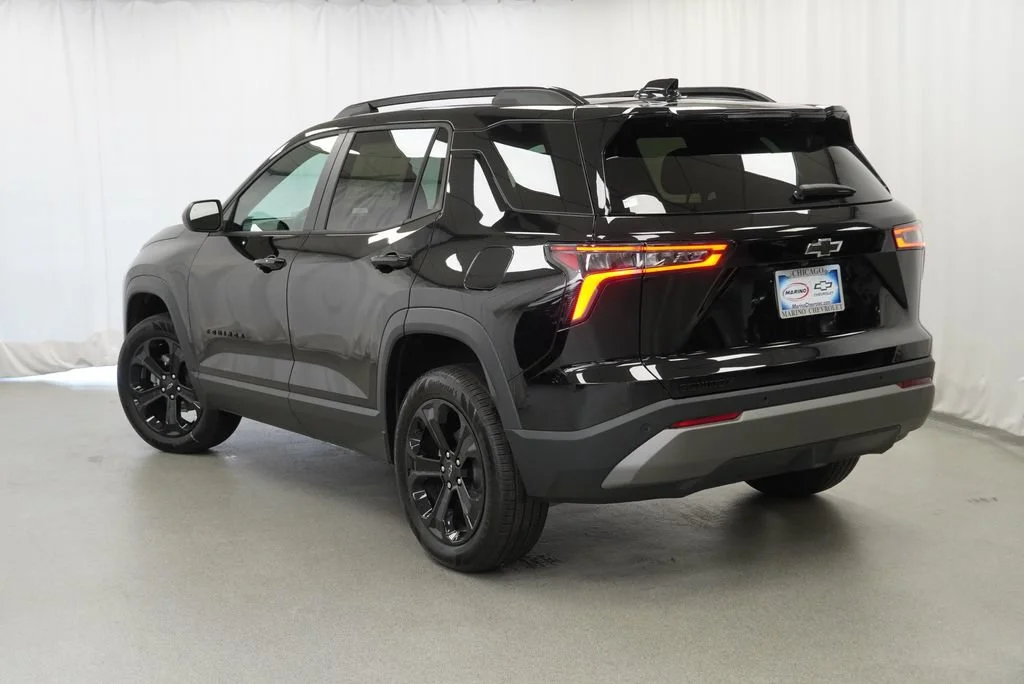 New 2027 Mosaic Black Metallic Chevrolet LT image 5