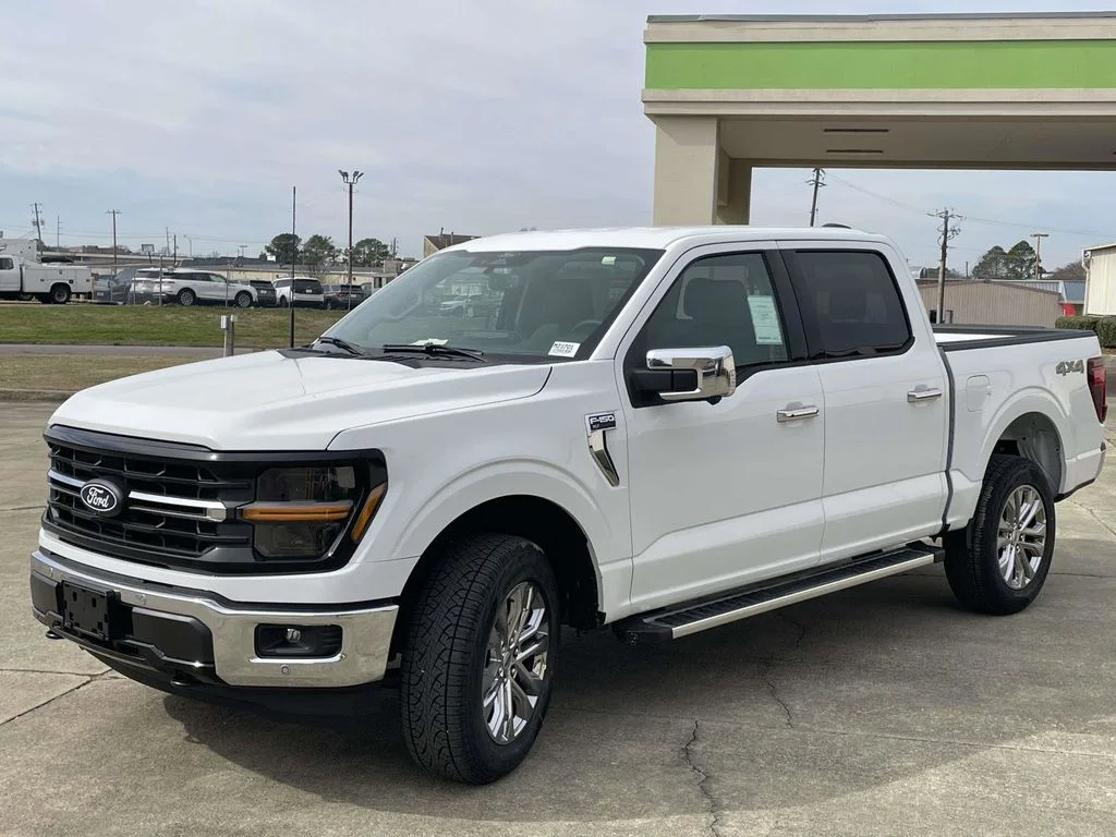 New 2026 White Ford XLT image 7