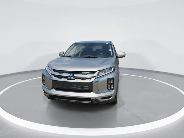 Used 2025 Gray Mitsubishi 2.0 SE image 3