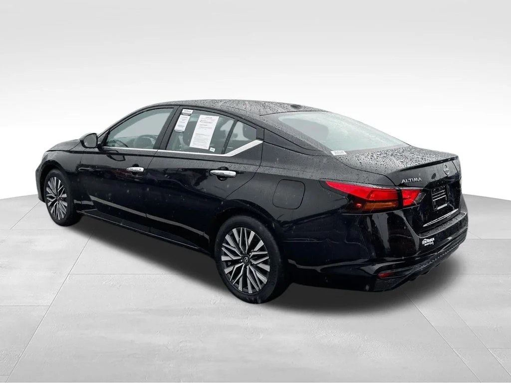 Used 2025 Black Nissan 2.5 SV image 7