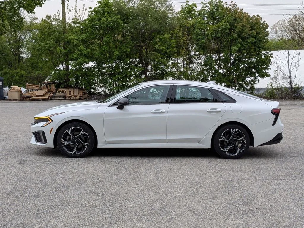 Used 2025 White Kia GT-Line image 8