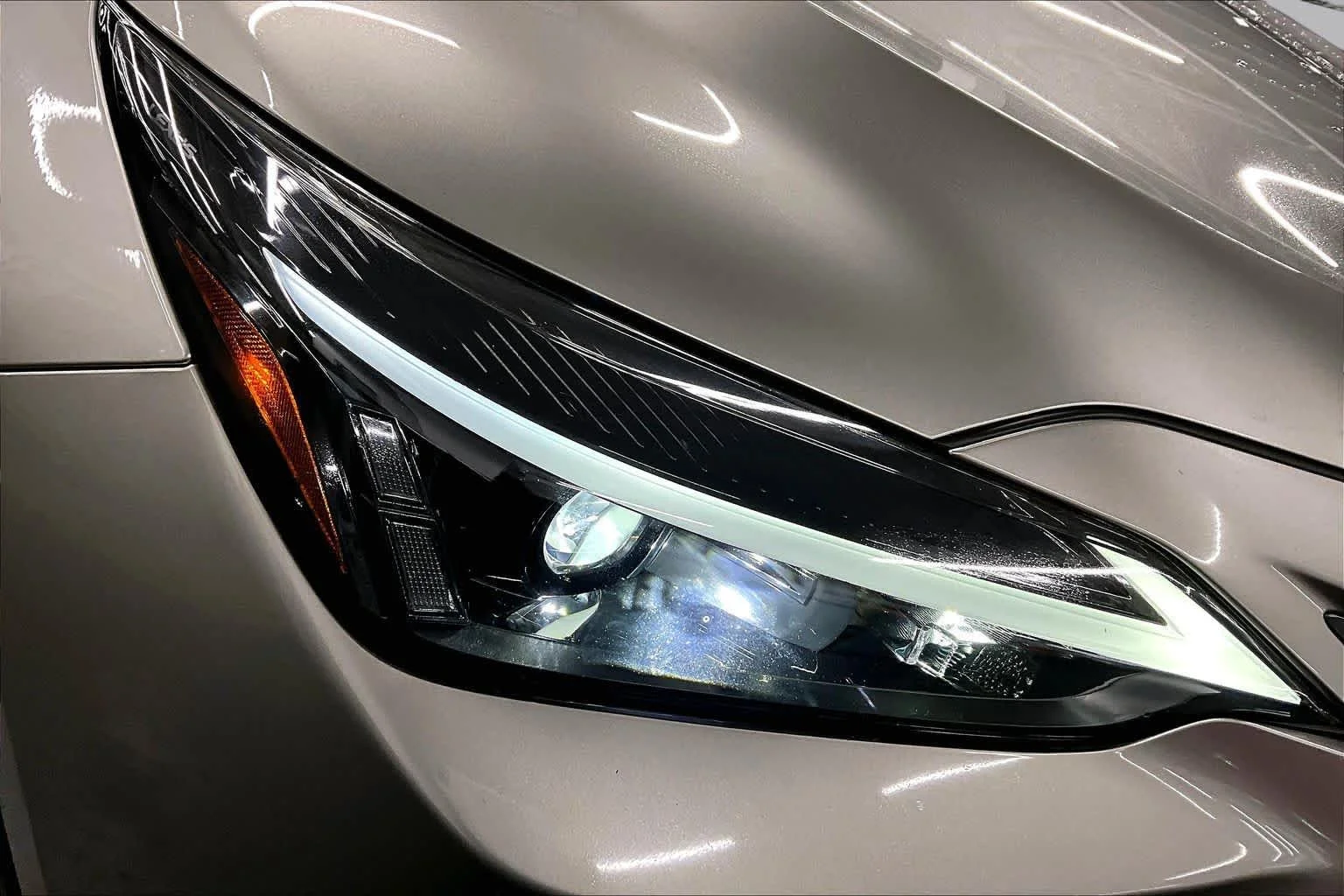 Used 2025 Atomic Silver Lexus Premium image 27