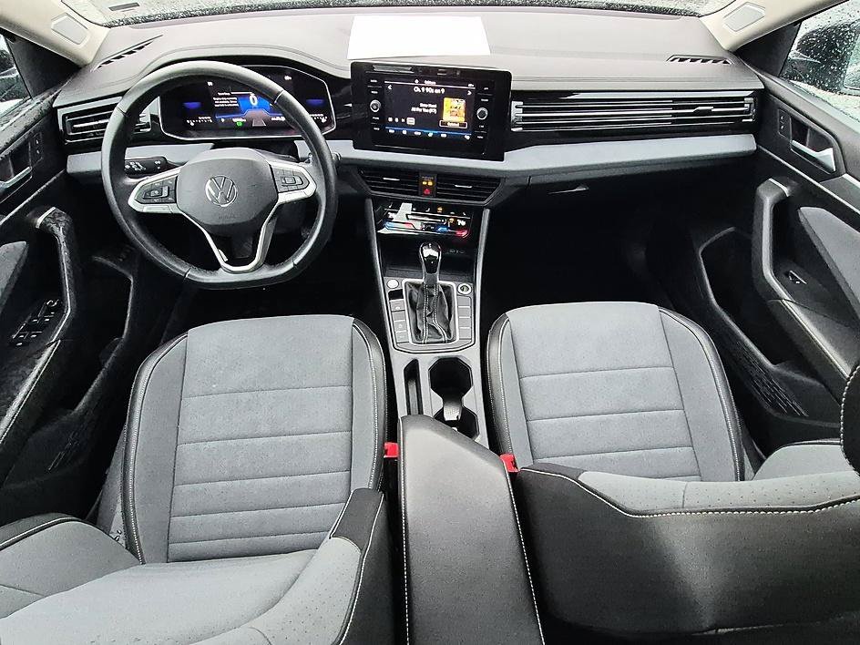 Used 2025 Gray Volkswagen SE image 29