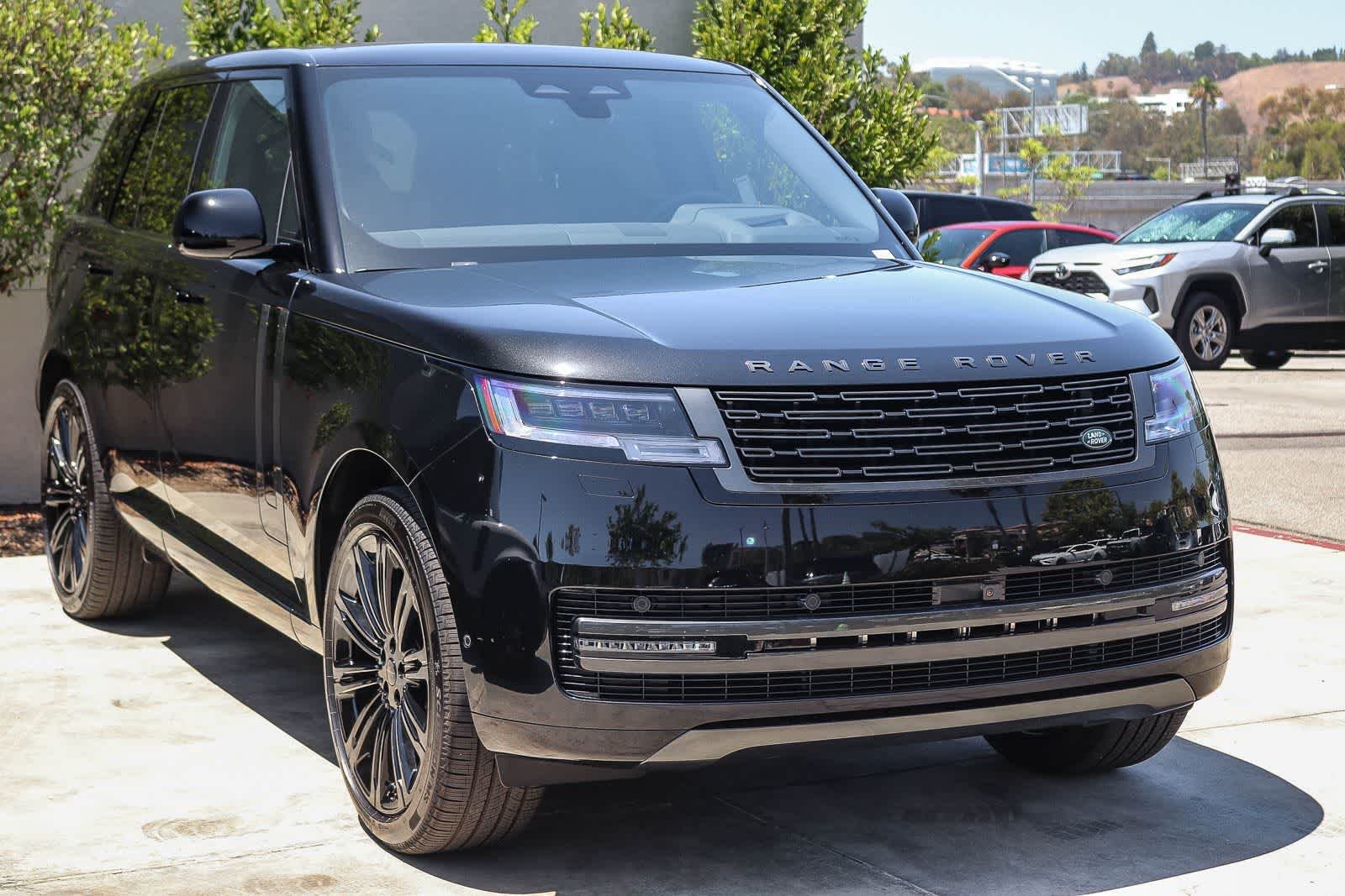 New 2026 Santorini Black Land Rover SE image 3
