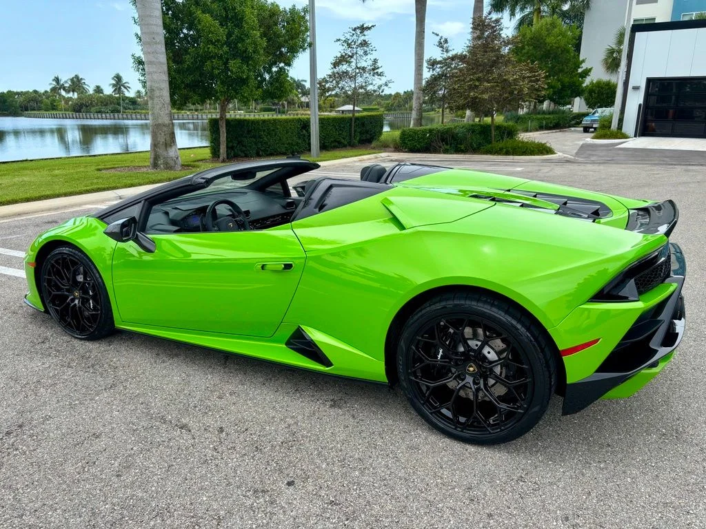 Used 2021 Verde Mantis Pearl Lamborghini  image 11