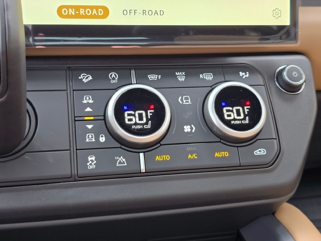 New 2026 Woolstone Green LAND ROVER X-Dynamic SE image 24