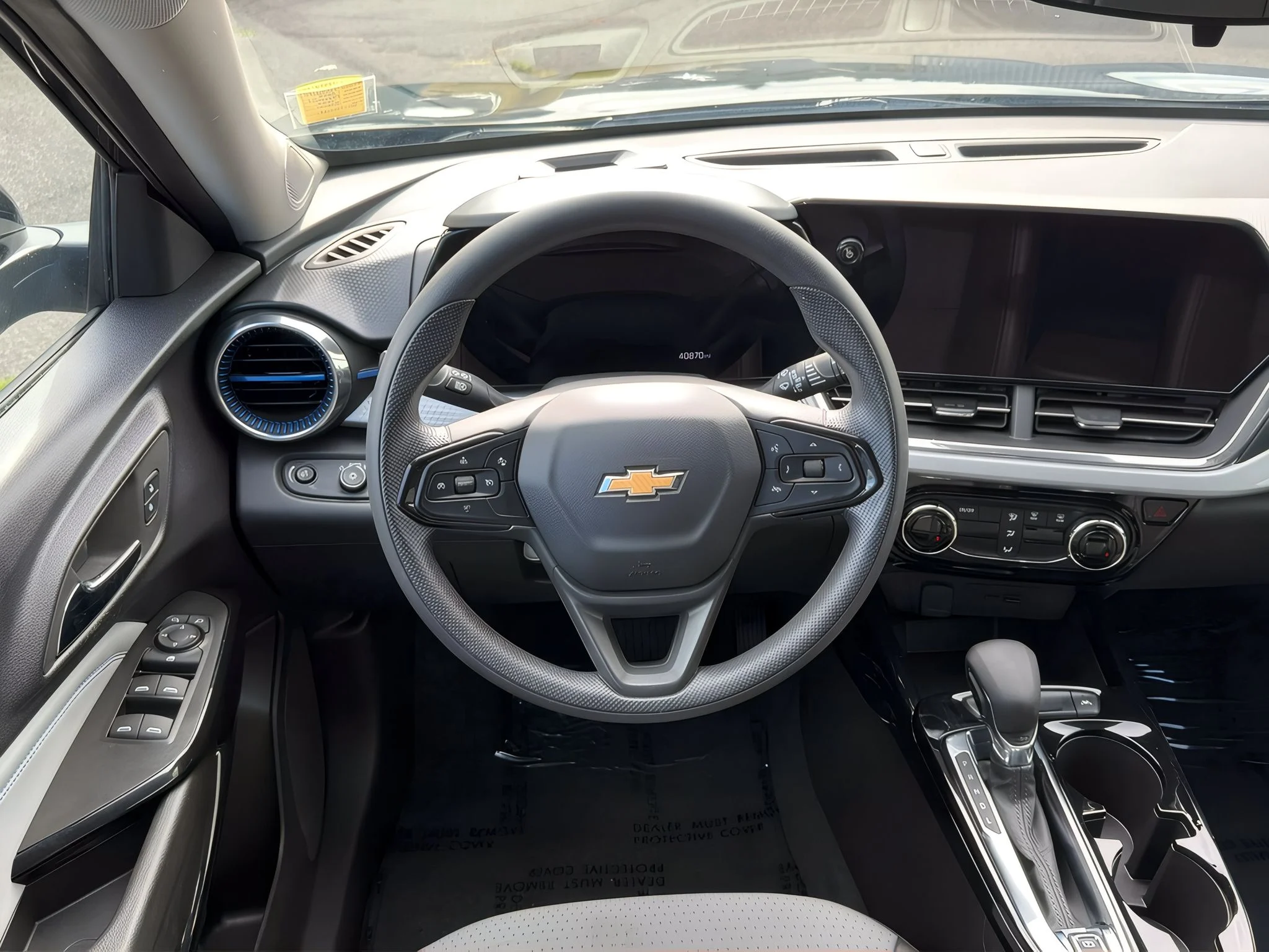 2025 Chevrolet Trax LT - Photo 16
