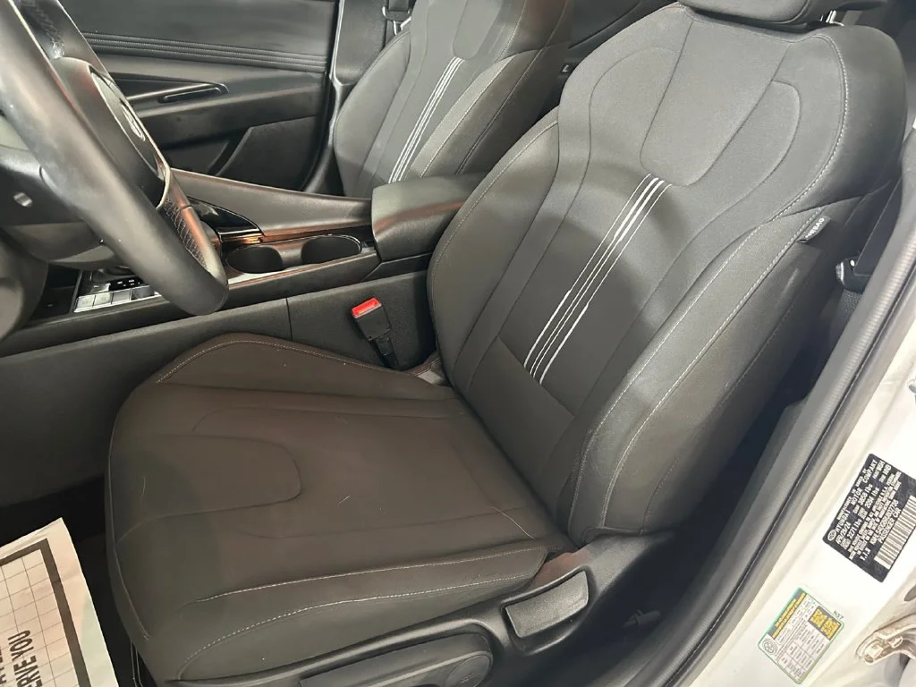 Used 2024 White Hyundai SEL image 8