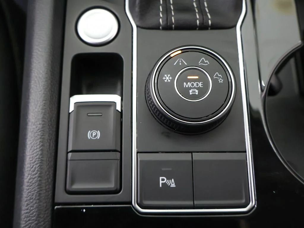 Certified Used 2023 Deep Black Pearl Volkswagen 3.6L V6 SE w/Technology image 53