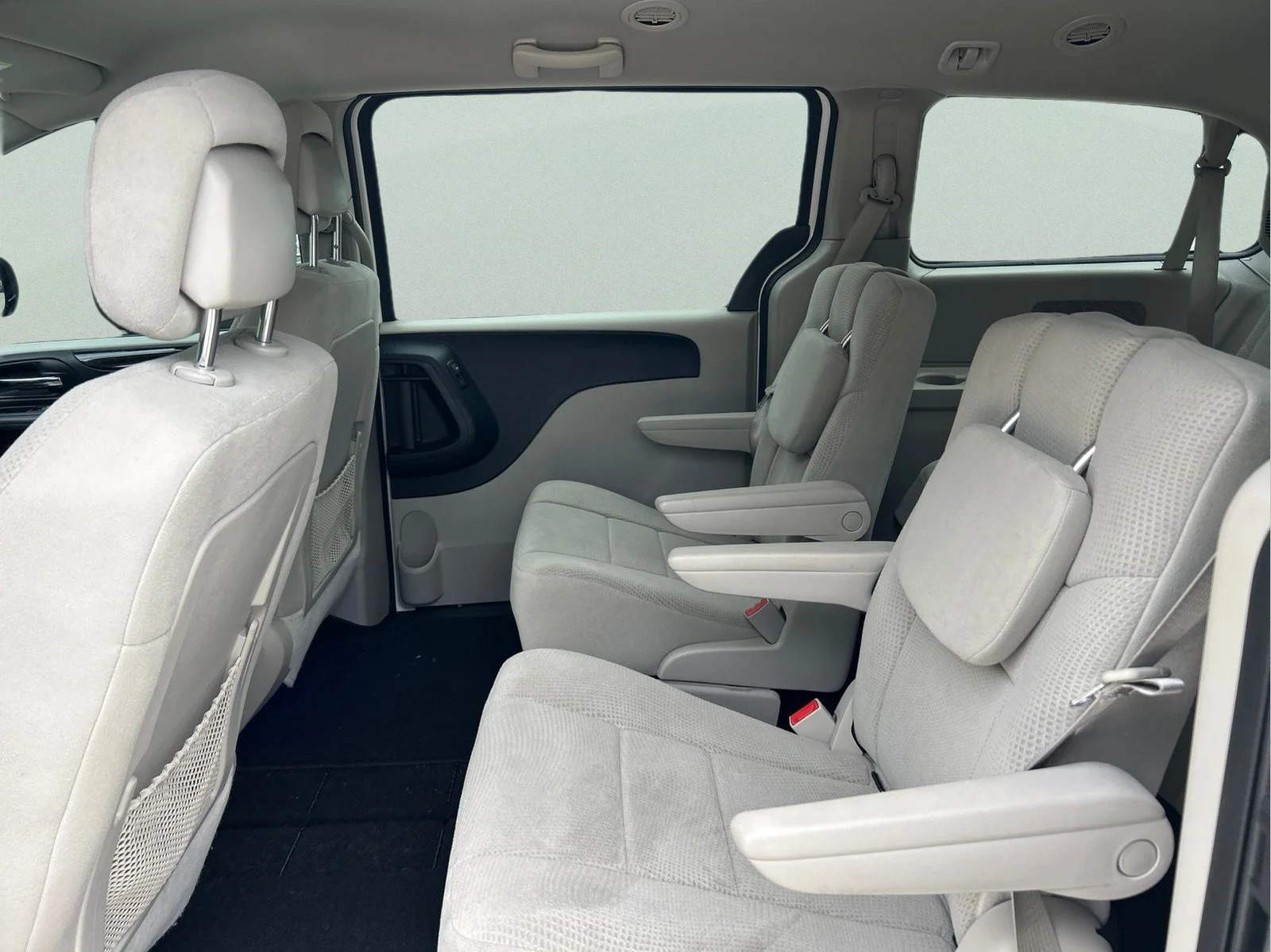 Used 2013 Stone White Dodge SXT image 10