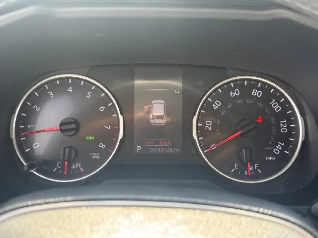 Used 2021 Silver Toyota XLE Premium image 26
