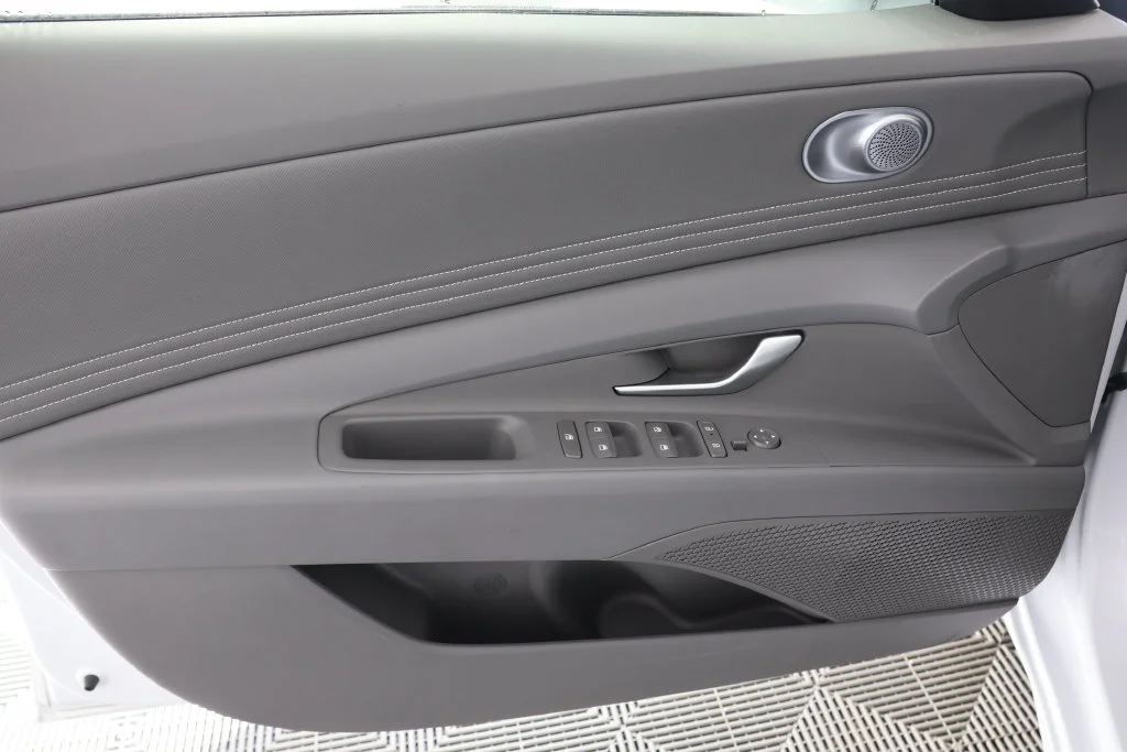 Certified Used 2025 White Hyundai SEL Convenience image 25