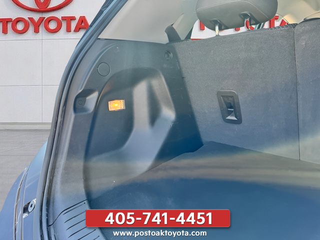 Used 2022 Black Chevrolet 1LT image 29