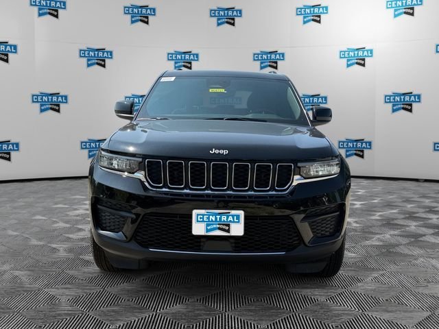 New 2026 Diamond Black Crystal Pearl-Coat Exterior Paint Jeep Laredo X image 8