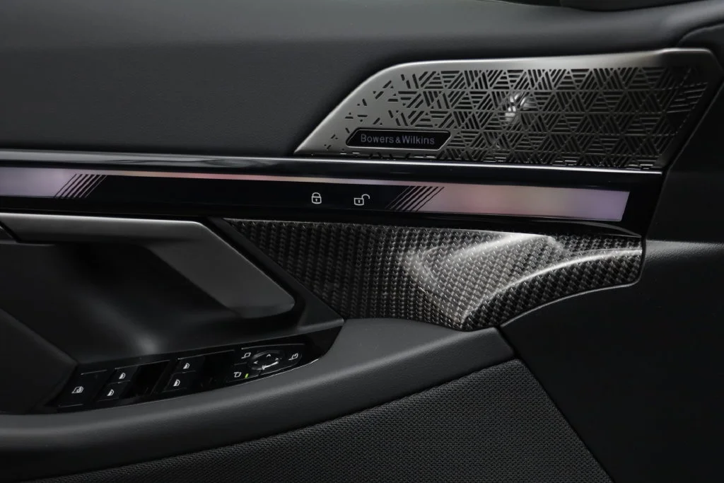 New 2027 BLACK SAPPHIRE BMW 530i xDrive image 8