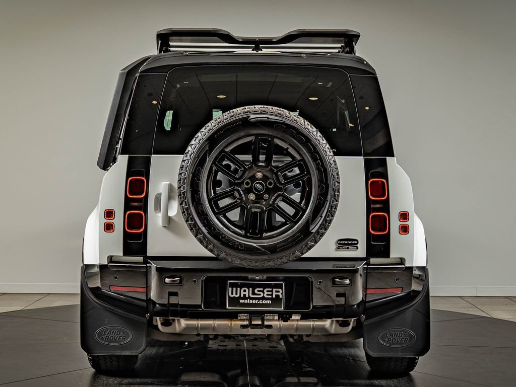 Used 2023 Fuji White Land Rover X-Dynamic SE image 6