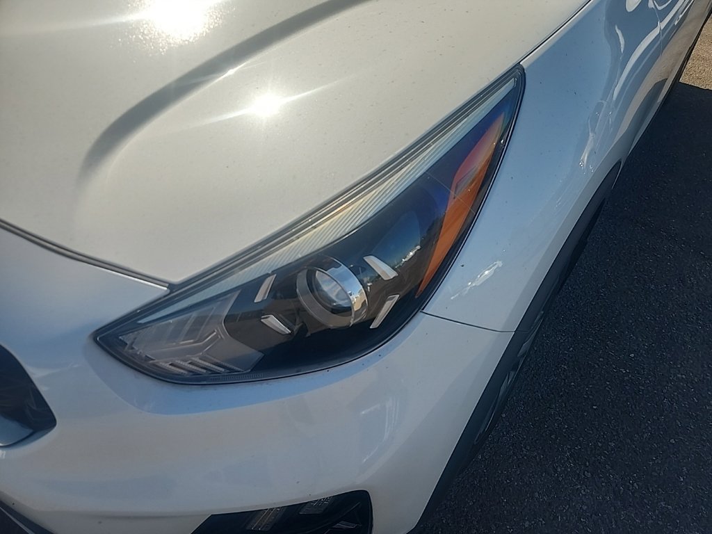 Used 2022 Snow White Pearl Kia LX image 5