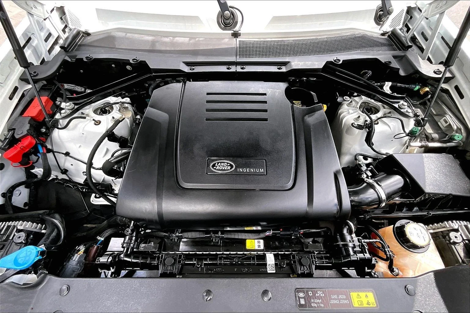 Used 2024 White Land Rover S image 10