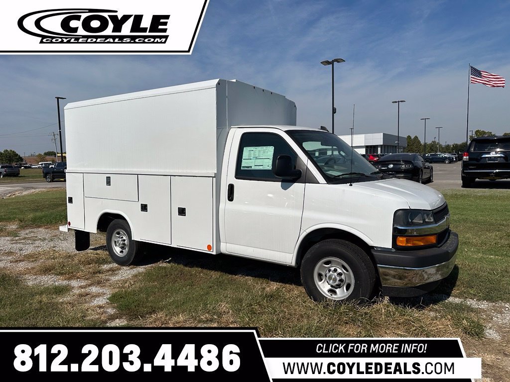 2025 Chevrolet Express Cutaway Base