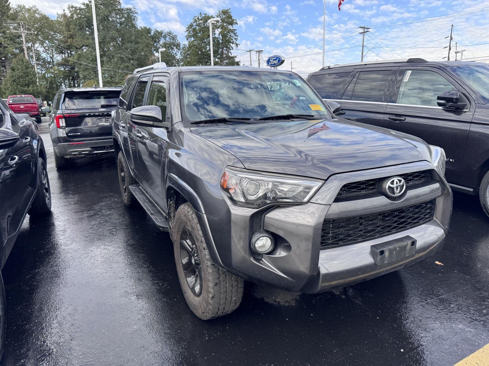 Used 2018 Magnetic Gray Metallic Toyota SR5 image 3