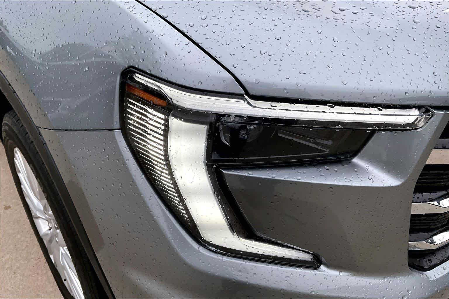 Used 2024 Sterling Metallic GMC FWD Elevation image 27