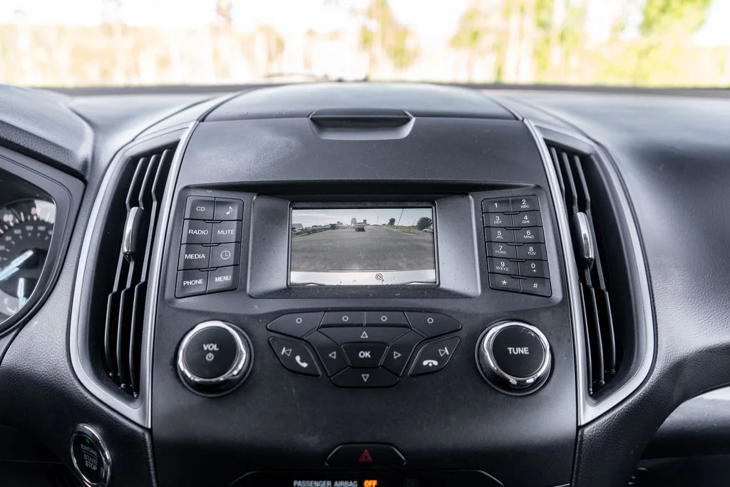 Used 2018 Silver Ford SE image 27