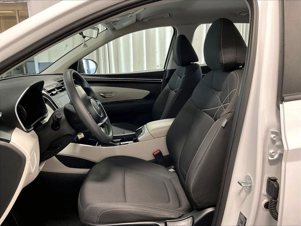 Used 2023 White Hyundai SE image 10