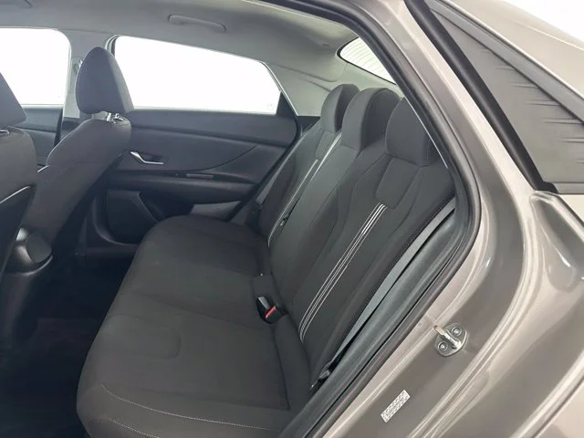 Used 2023 Silver Hyundai SEL image 28