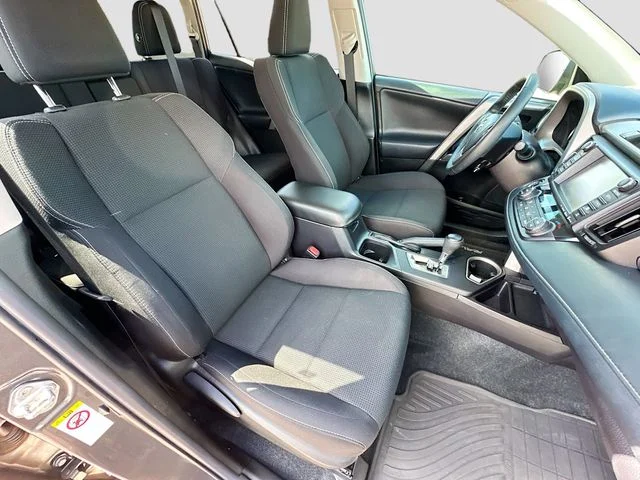 Used 2018 Gray Toyota XLE image 27