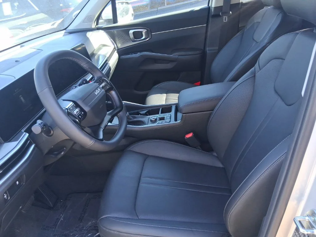 Used 2026 White Kia S image 37