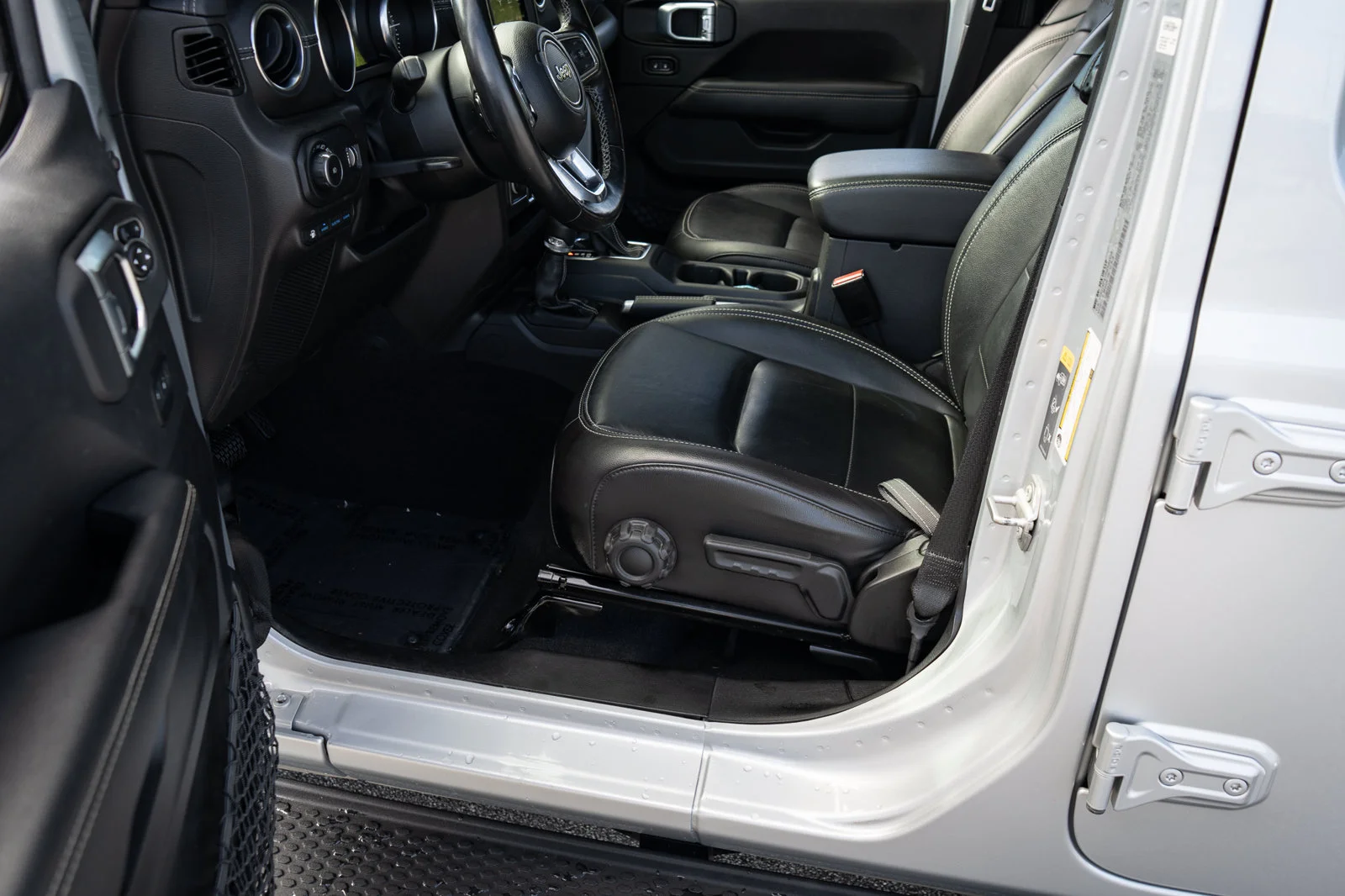 Used 2023 Silver Jeep Sahara 4xe image 17