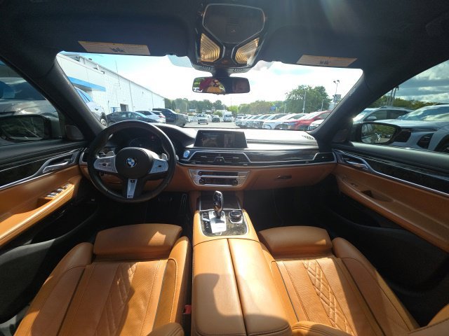 Used 2022 Gray BMW 750i xDrive image 30