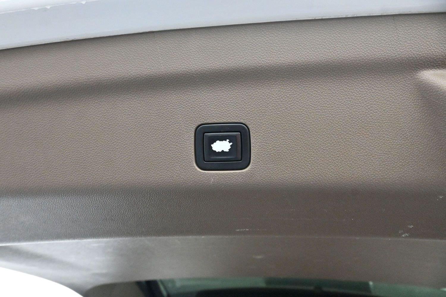 Used 2021 WHITE FROST TRICOAT GMC Denali image 12