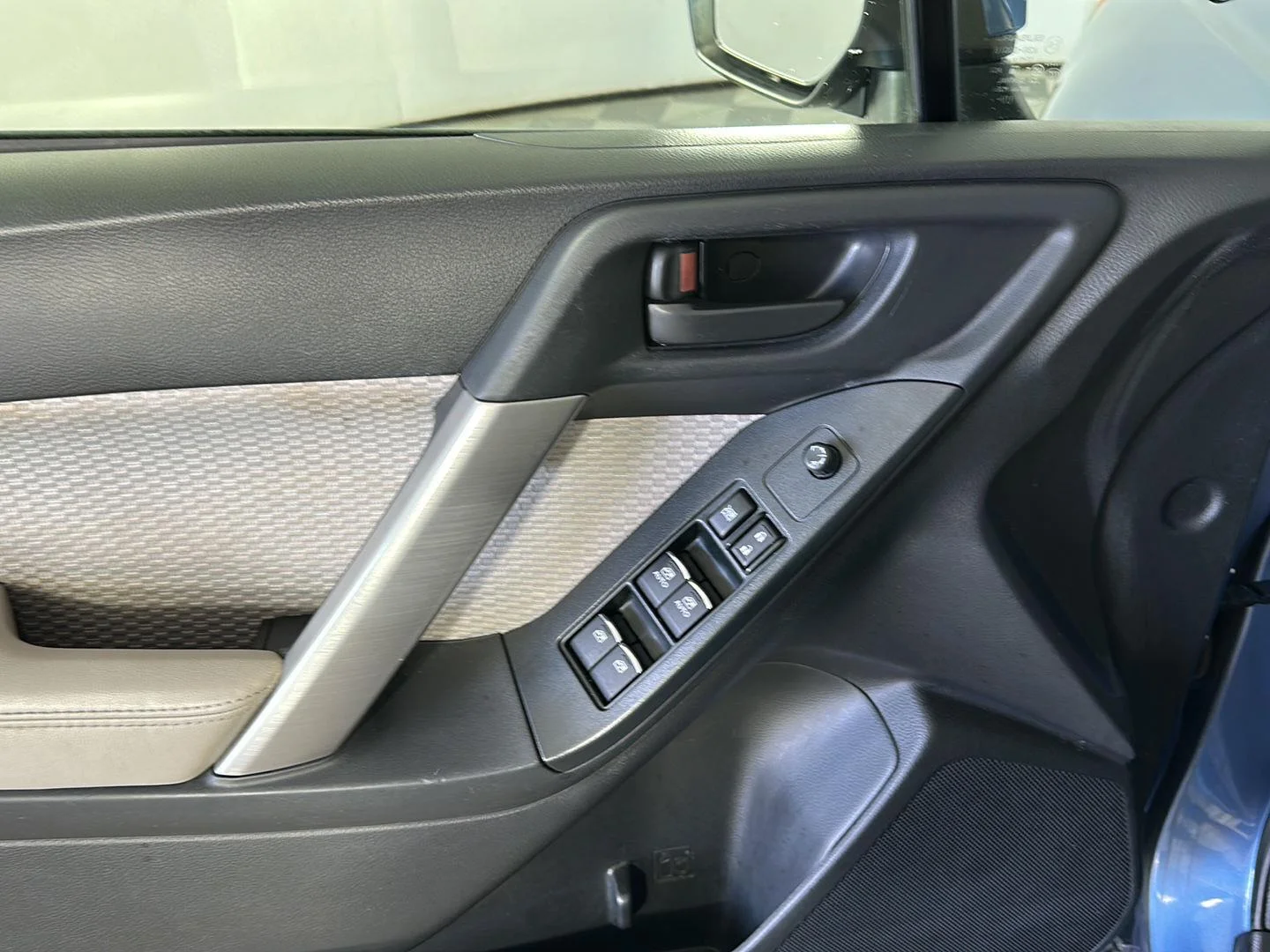 Used 2018 Quartz Blue Pearl Subaru Premium image 13