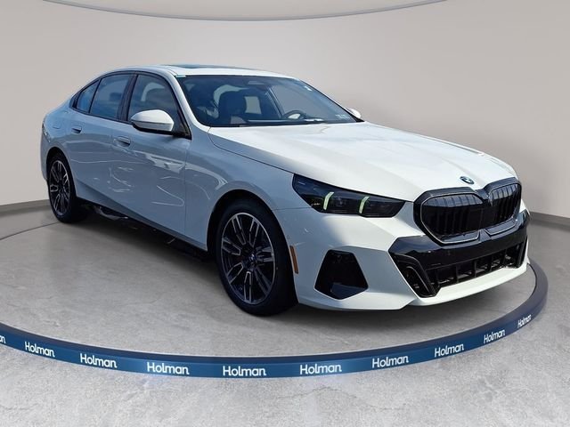 New 2027 Alpine White BMW 540i xDrive image 3