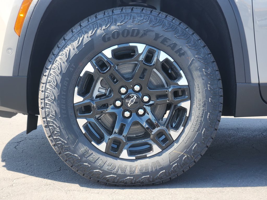 Used 2027 Beige Chevrolet Z71 image 7