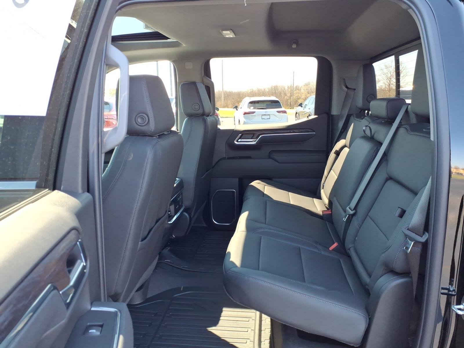 2026 GMC Sierra 1500 SLT - Photo 11