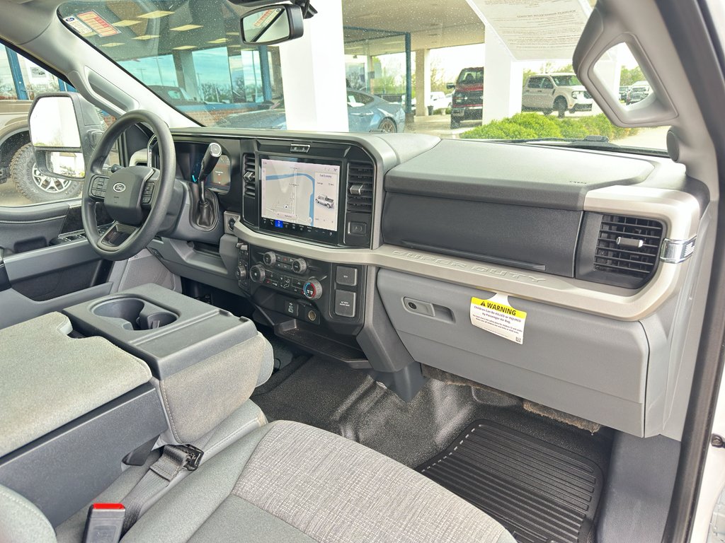 Used 2025 Oxford White Ford XLT image 31