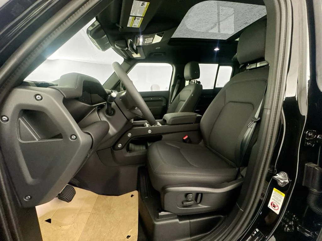 New 2026 Santorini Black Land Rover X-Dynamic SE image 19